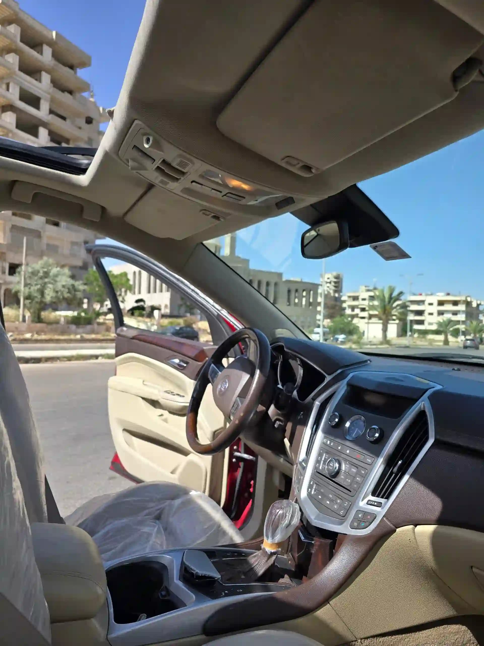 2011 كاديلك SRX - Image 2