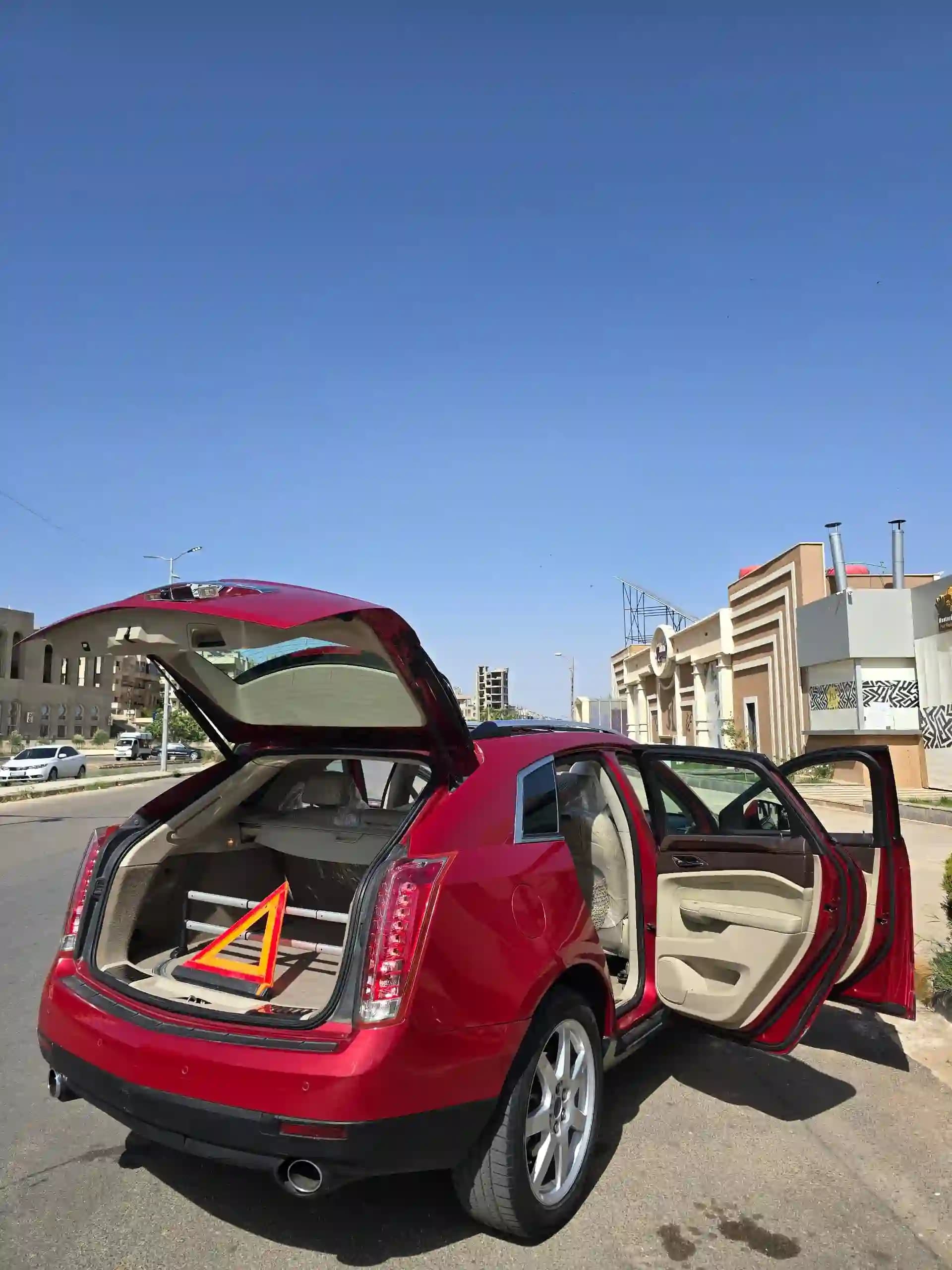 2011 كاديلك SRX - Image 8