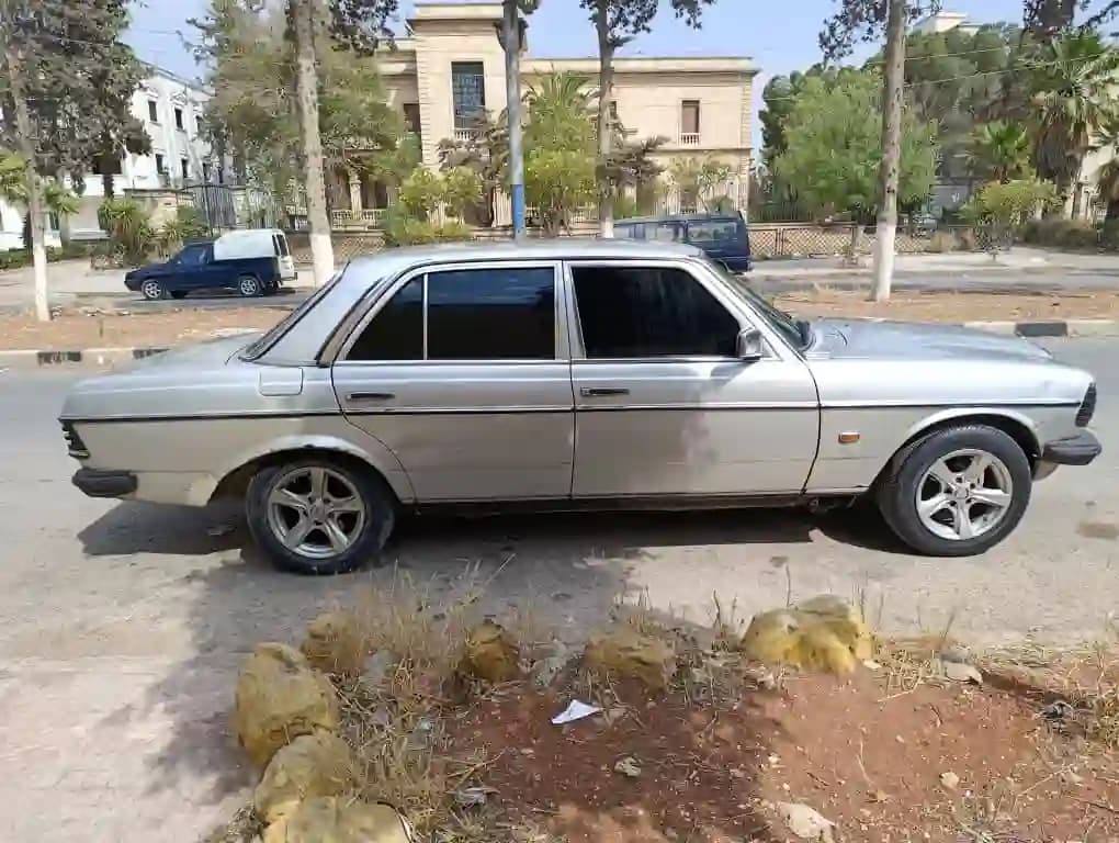 1990 مرسيدس بنز W124
