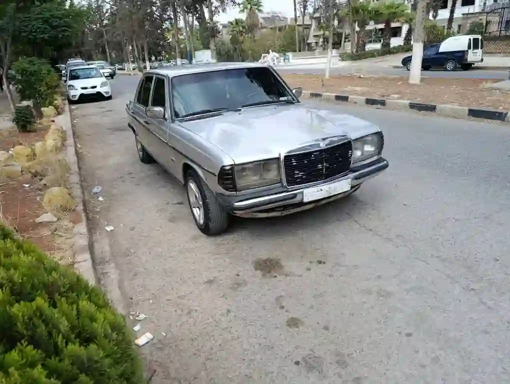 1990 مرسيدس بنز W124 - Image 2