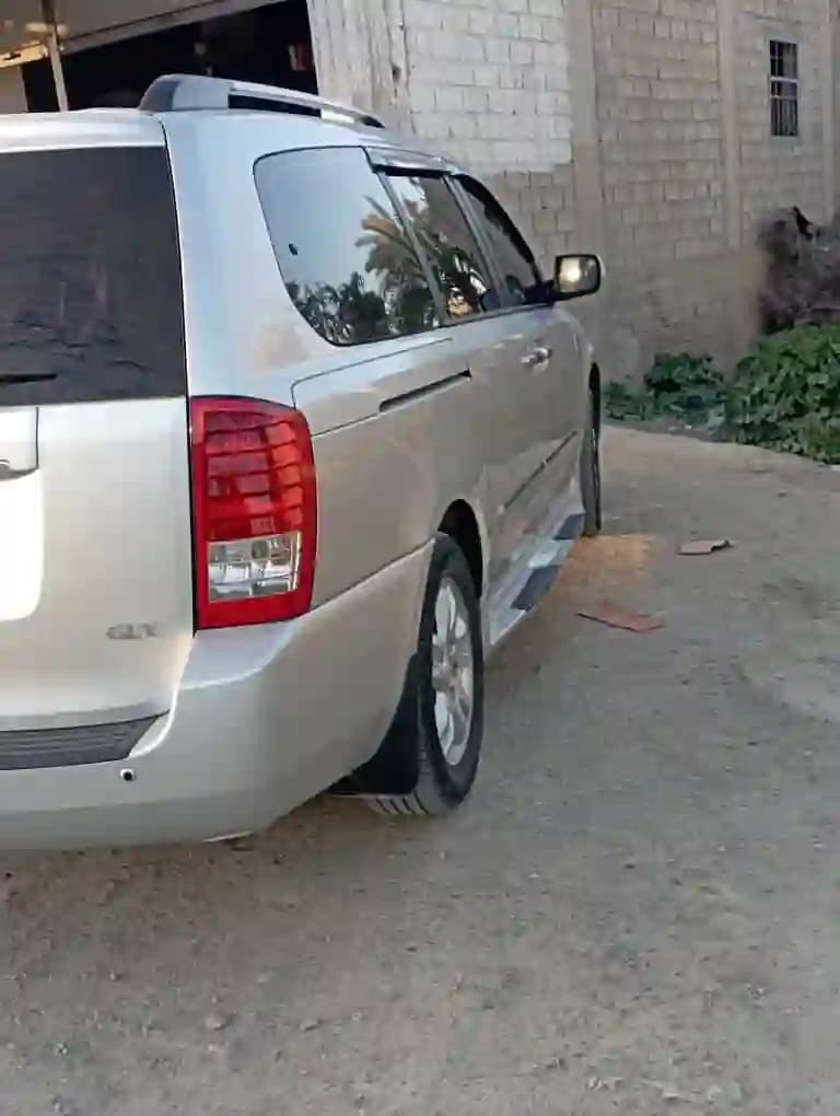 2012 كيا كارنفال - Image 3