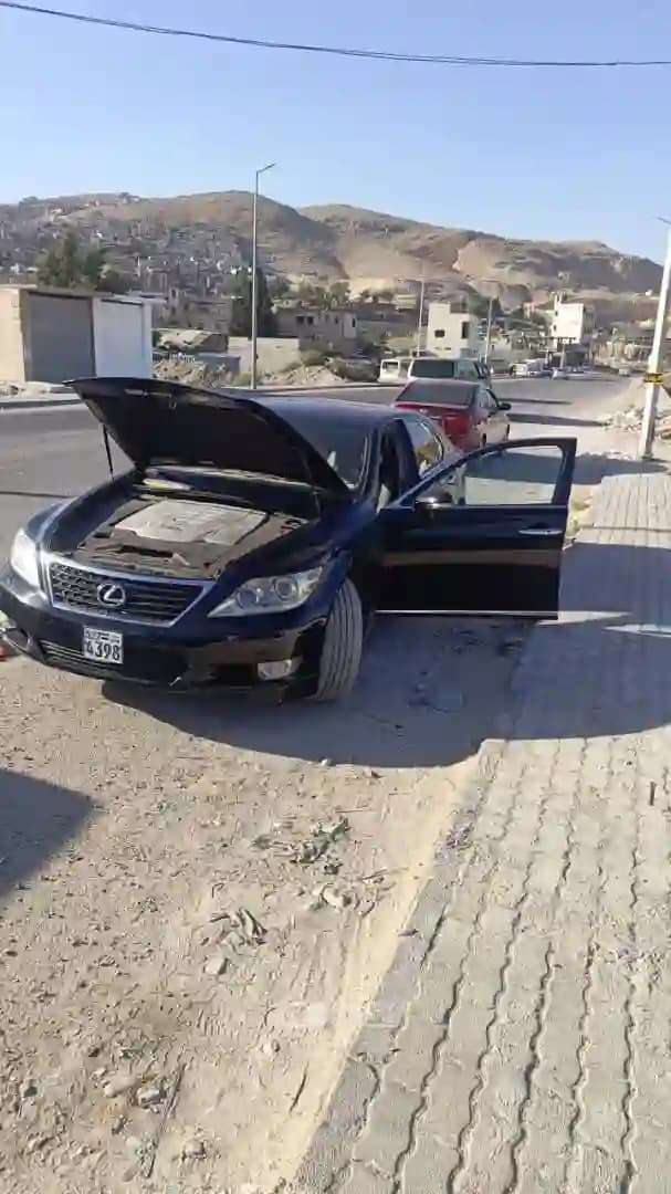 2011 لكزس LS