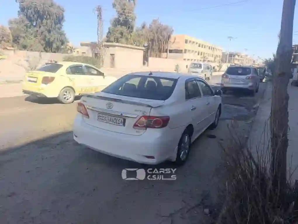 2011 تويوتا كورولا - Image 13