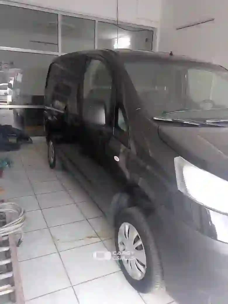 2016 نيسان NV350 - Image 2