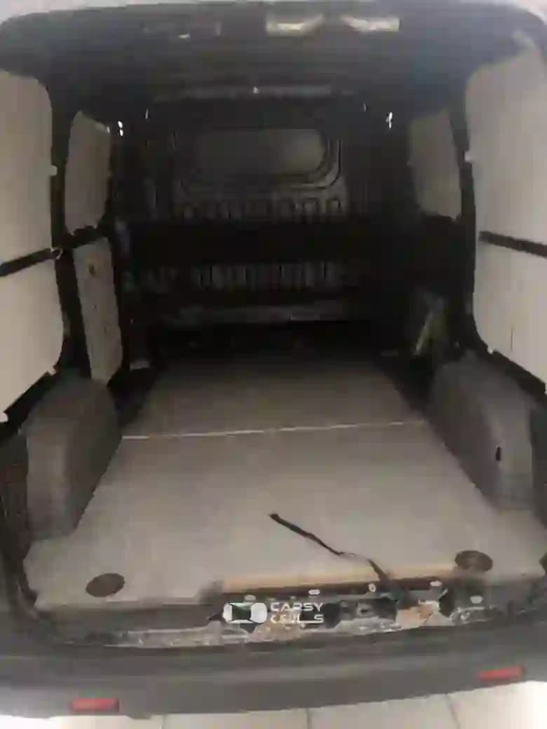 2016 نيسان NV350 - Image 6