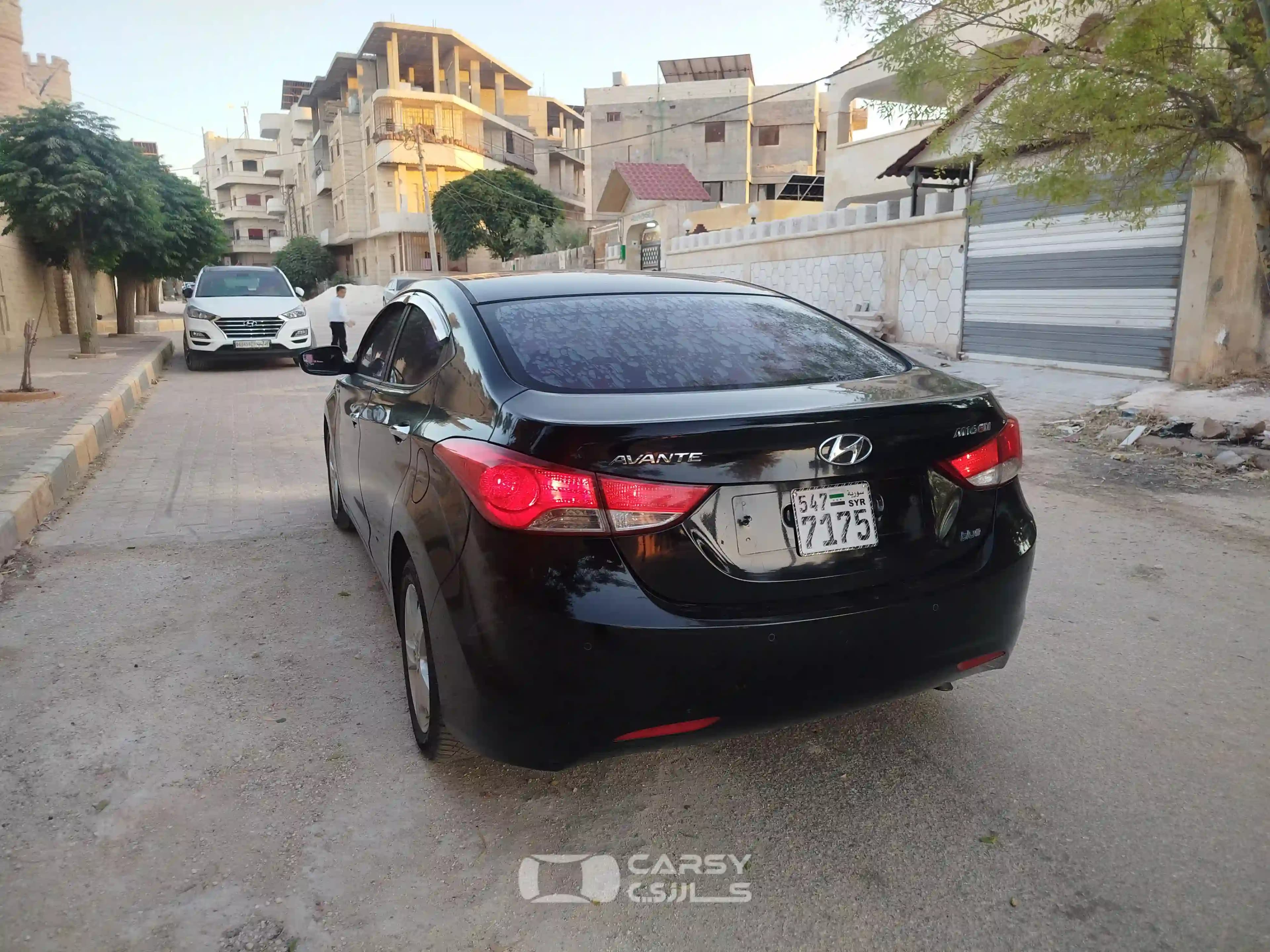 2012 هيونداي إلنترا