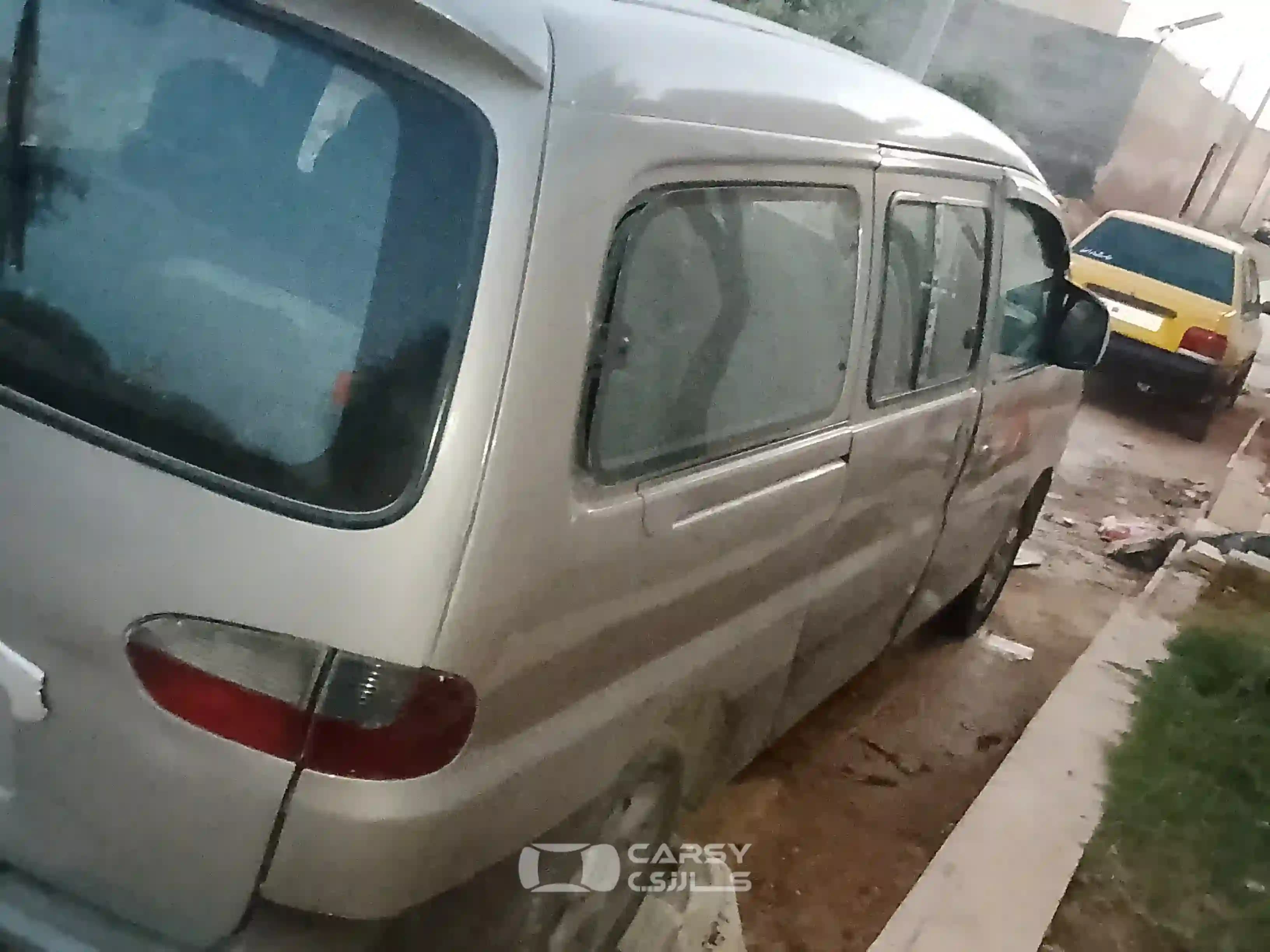 2004 هيونداي H1 - Image 3