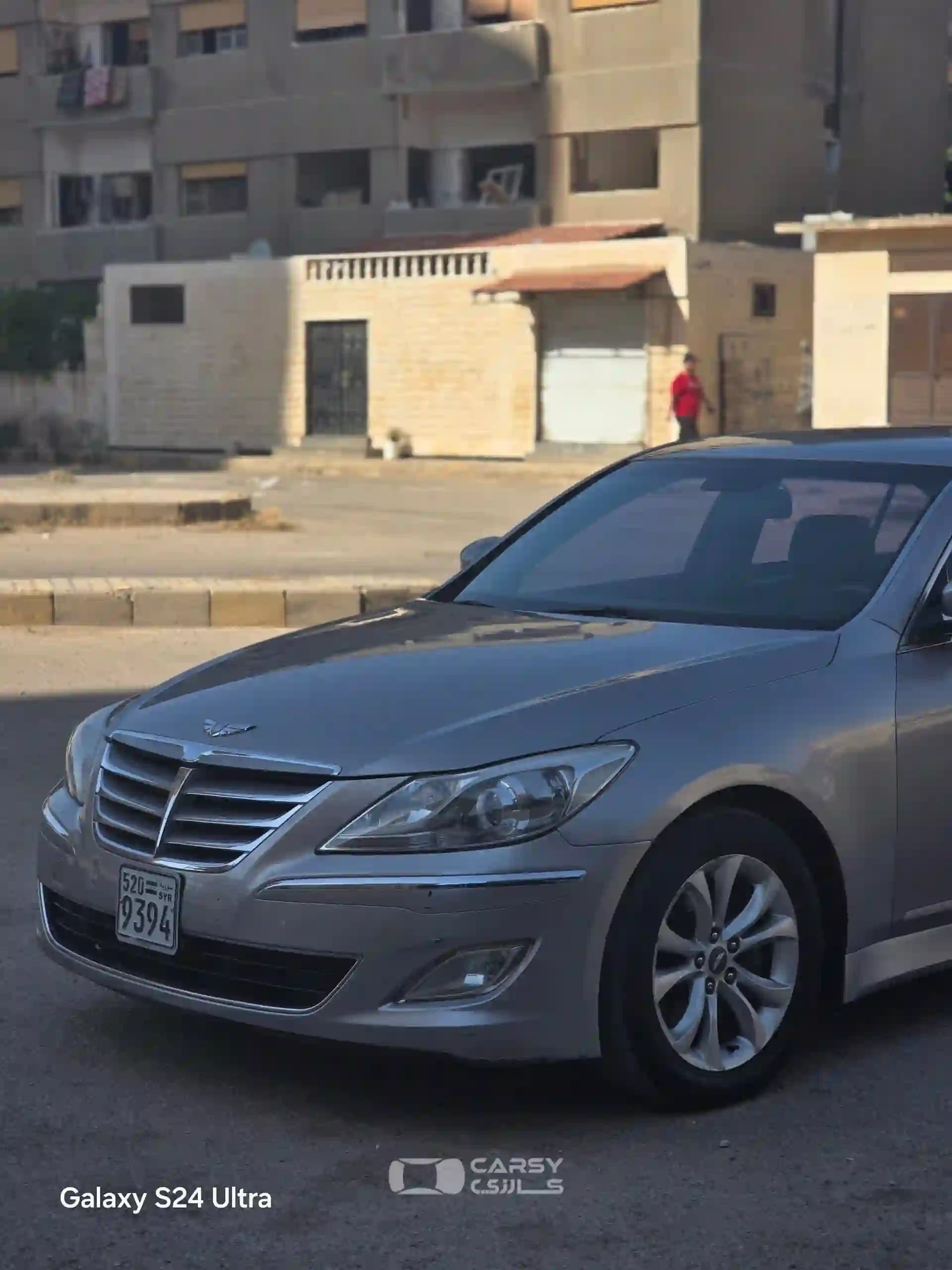 2012 هيونداي جينسيس