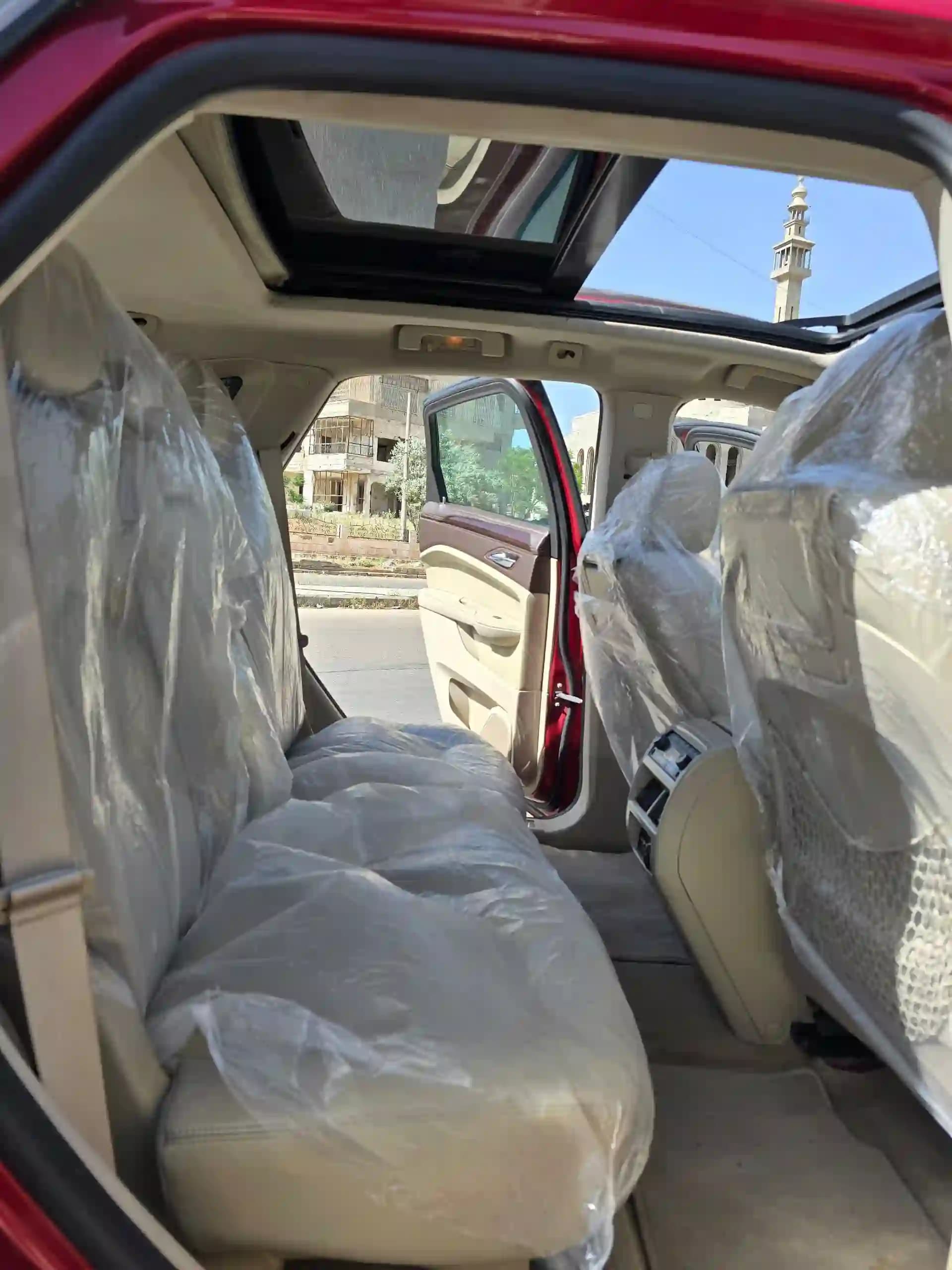 2011 كاديلك SRX - Image 5
