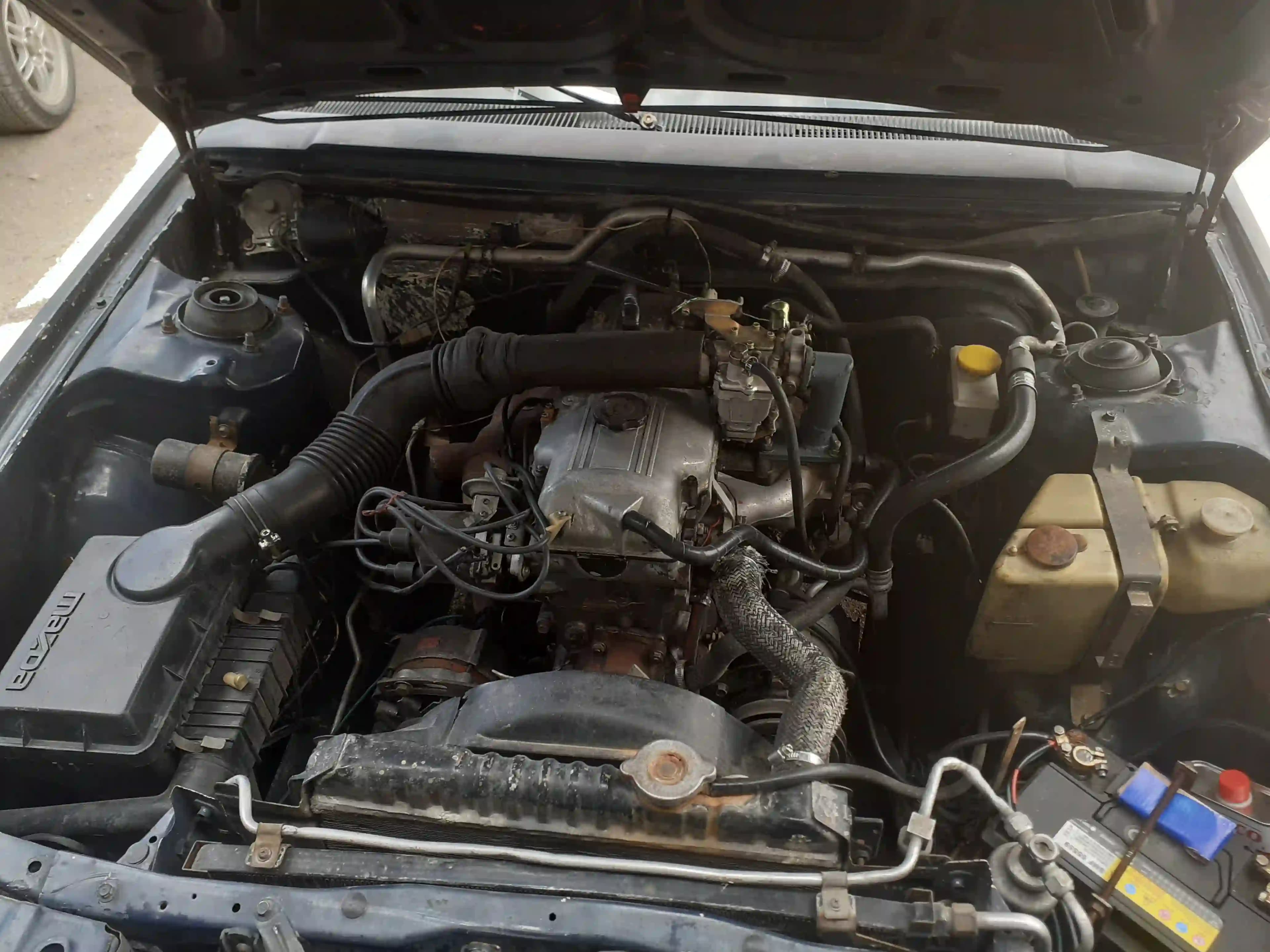 1990 مازدا 929 - Image 4