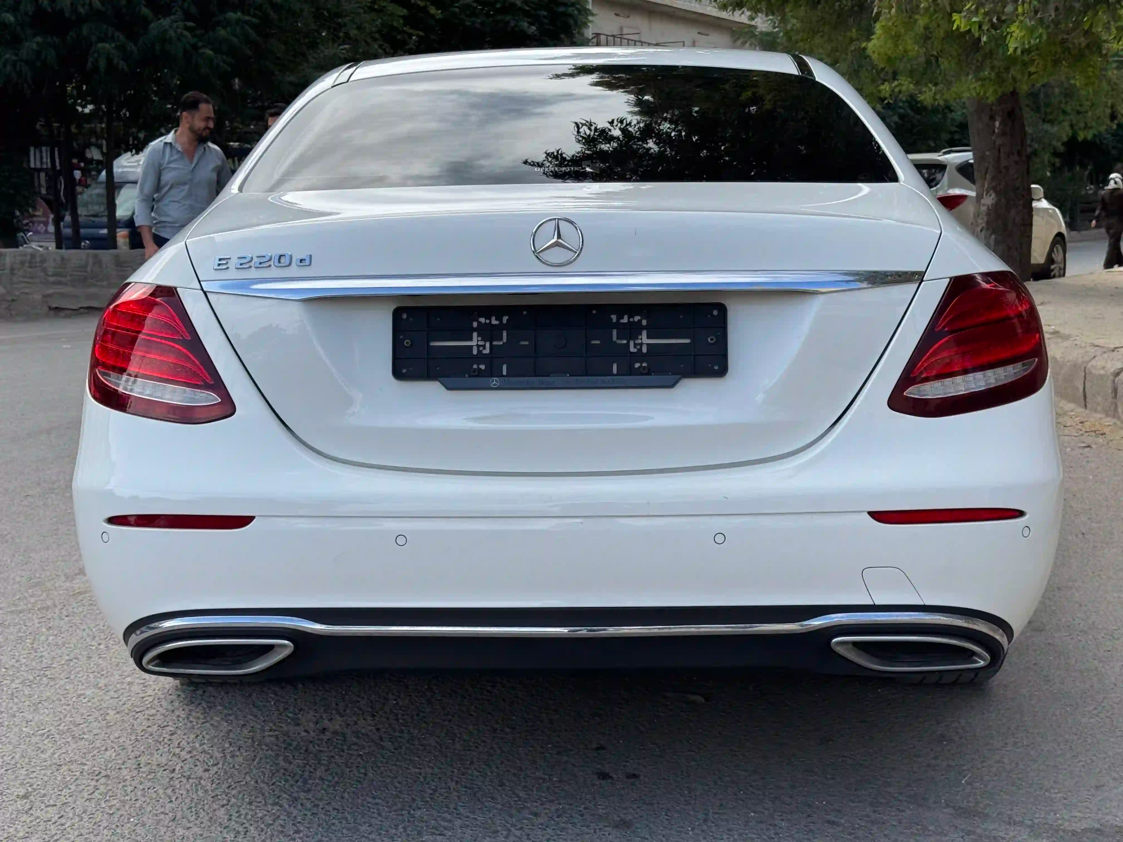 2017 مرسيدس بنز E CLASS - Image 3