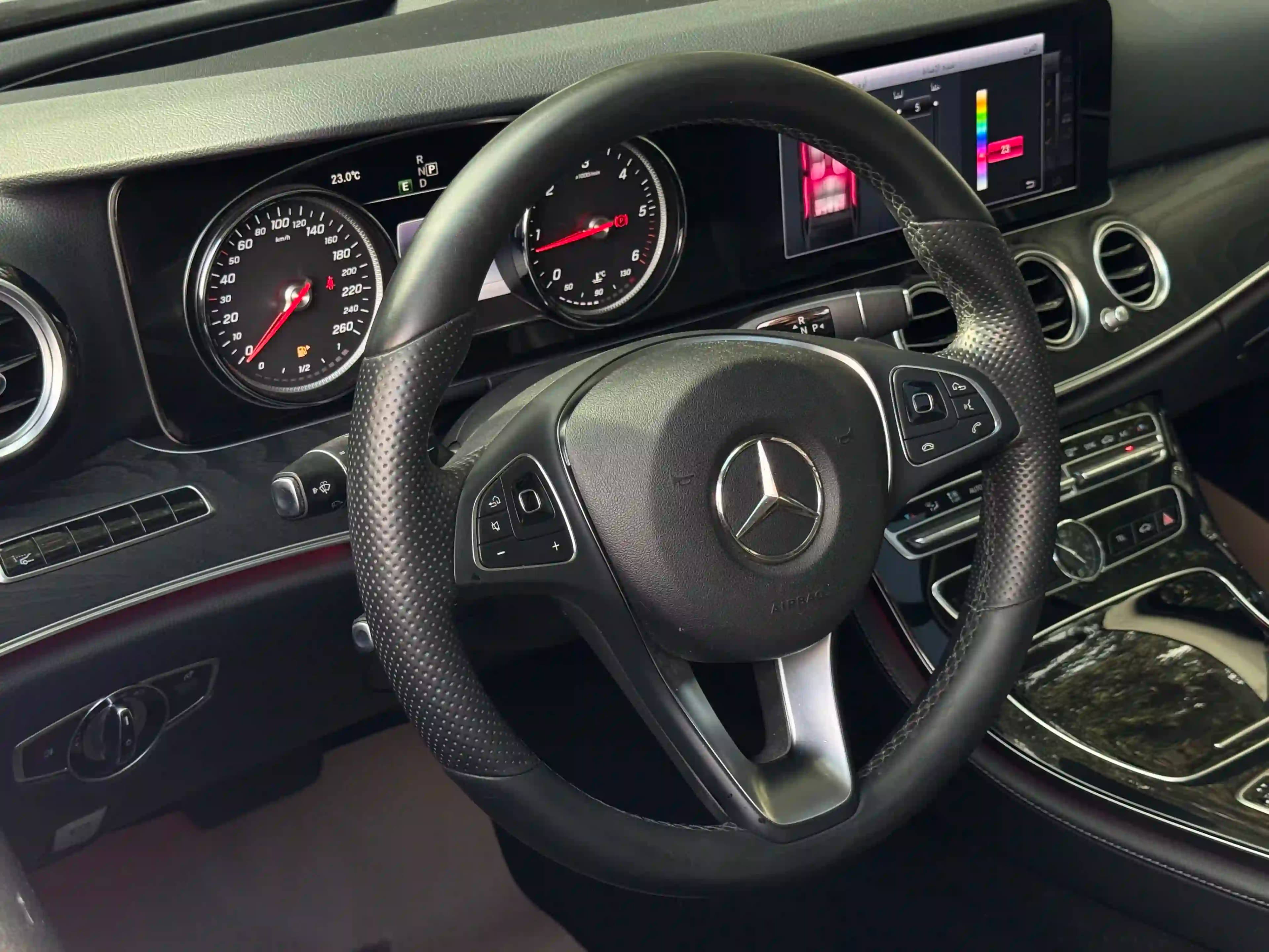 2017 مرسيدس بنز E CLASS - Image 7