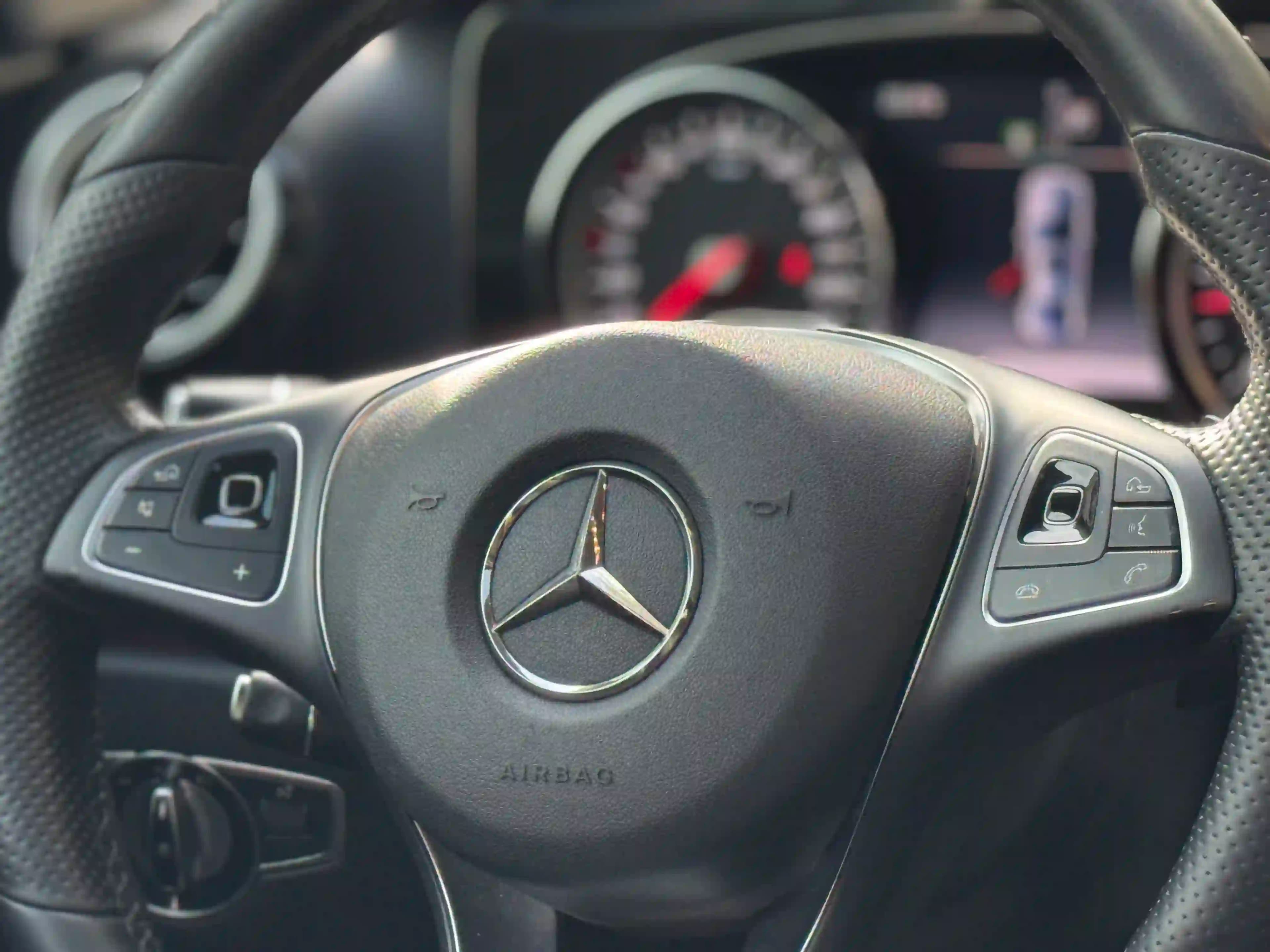 2017 مرسيدس بنز E CLASS - Image 9