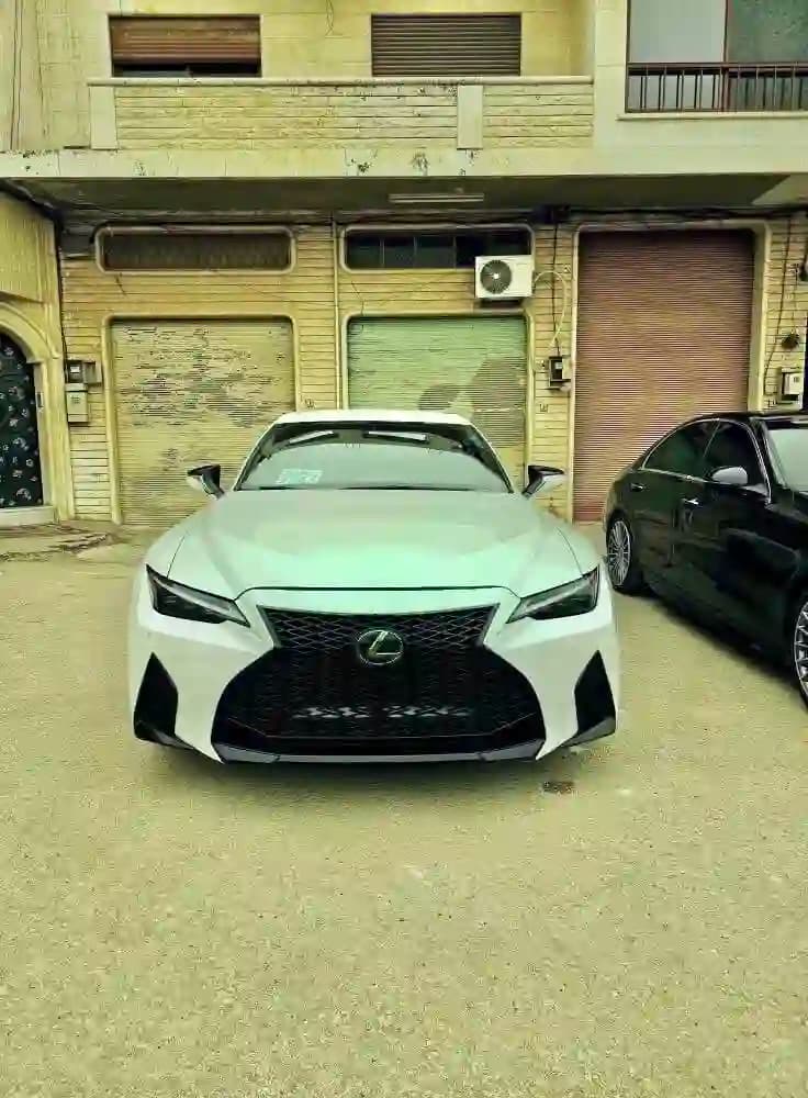 2021 لكزس IS - Image 1