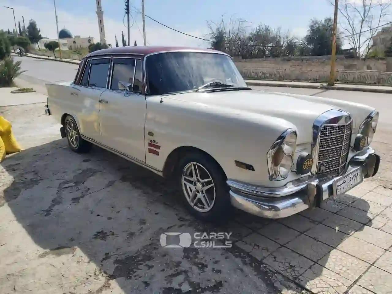 1990 مرسيدس بنز W124 - Image 2