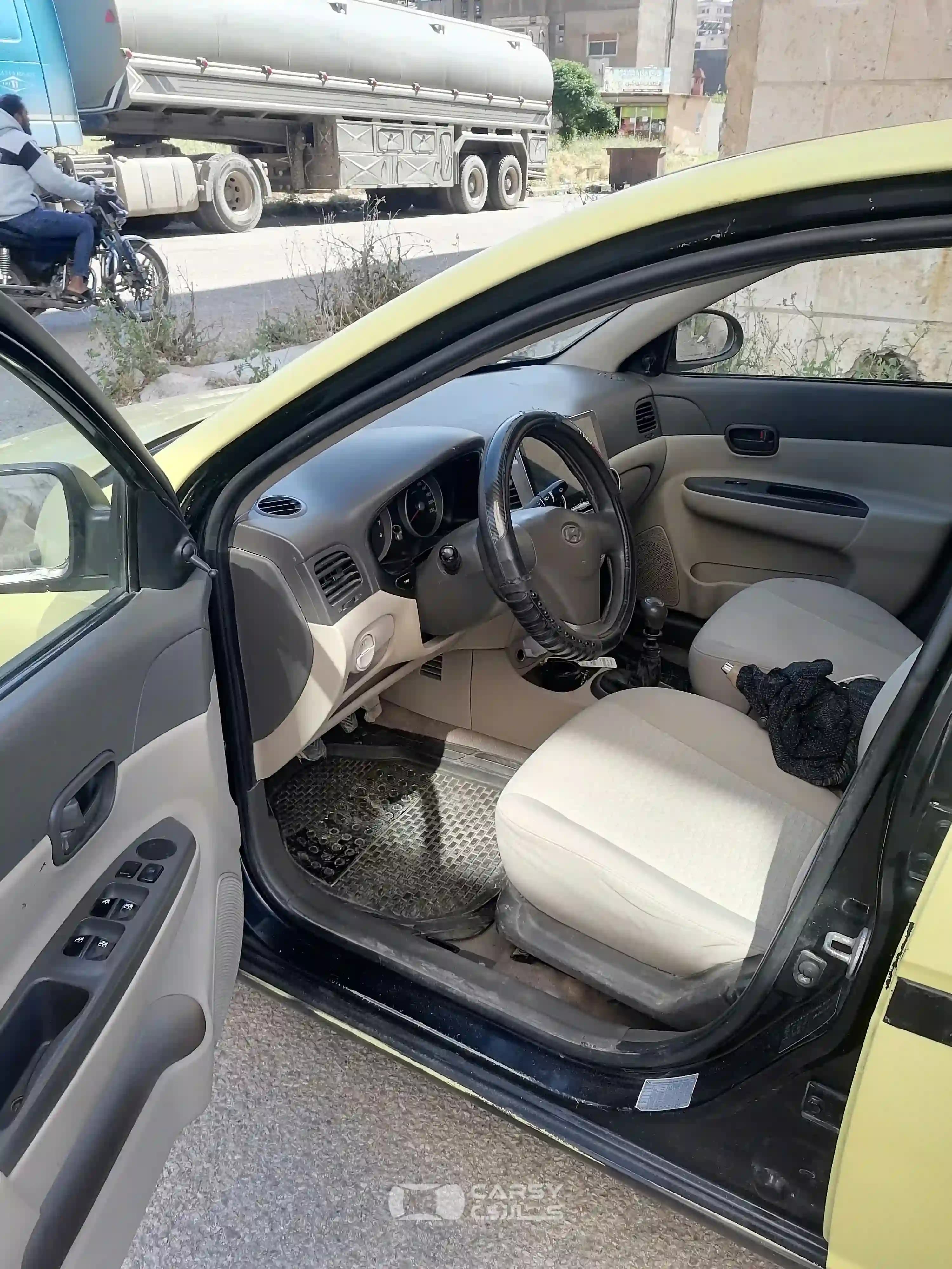 2010 هيونداي اكسنت - Image 9