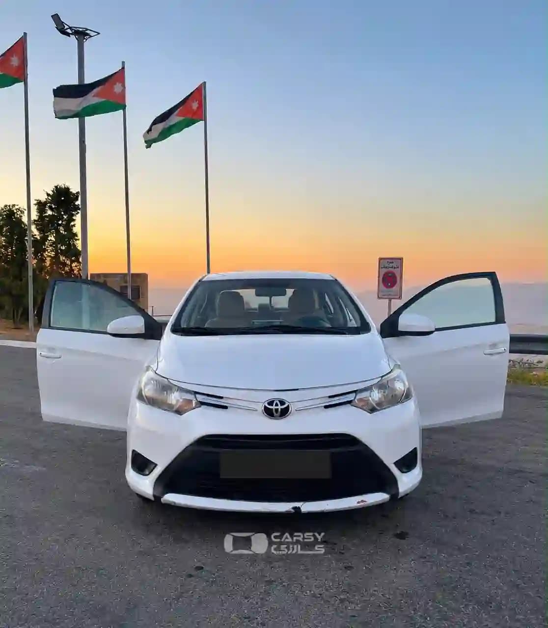 2017 تويوتا ياريس - Image 1