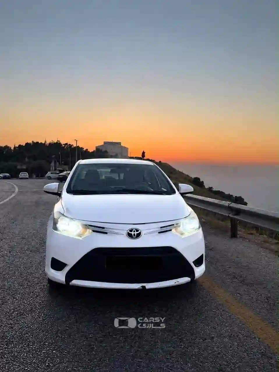 2017 تويوتا ياريس - Image 2